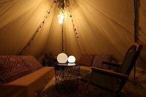 365BASE outdoor hostel