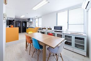 365BASE outdoor hostel