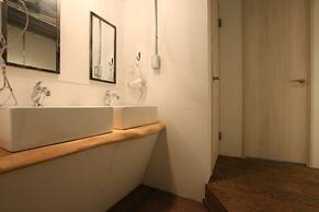 365BASE outdoor hostel