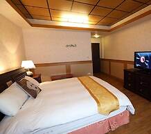 First Place B&B - Hualien Railway Station