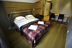 Levi Suites Unna Mànnu