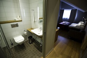 Levi Suites Unna Mànnu