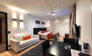 Levi Suites Levi Gold