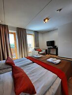 Levi Suites Levi Gold