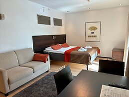 Levi Suites Levi Gold