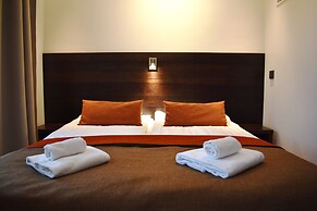 Levi Suites Levi Gold