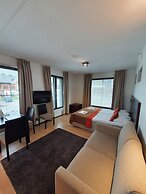 Levi Suites Levi Gold