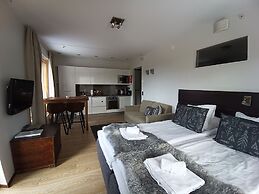 Levi Suites Levi Gold