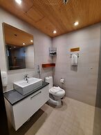 Levi Suites Levi Gold