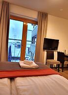 Levi Suites Levi Gold