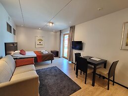 Levi Suites Levi Gold