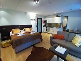 Levi Suites Levi Gold