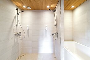 Levi Suites Levi Gold