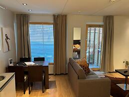 Levi Suites Levi Gold