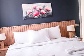 Sea Breeze Hotel & Apartments