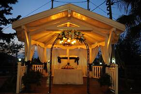 Sea Breeze Hotel & Apartments