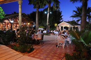 Sea Breeze Hotel & Apartments