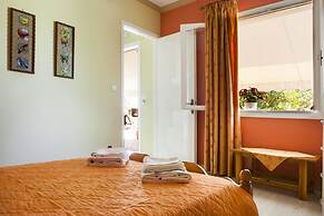 Tzivras Villa & Apartments