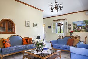 Tzivras Villa & Apartments