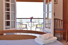 Tzivras Villa & Apartments