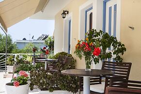 Tzivras Villa & Apartments