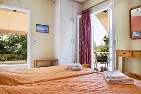 Tzivras Villa & Apartments