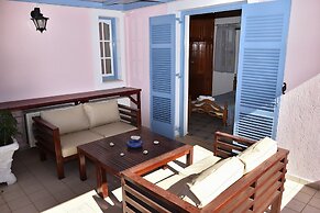 Tzivras Villa & Apartments