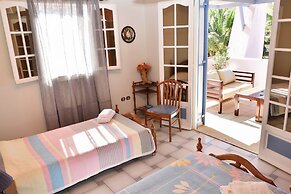 Tzivras Villa & Apartments