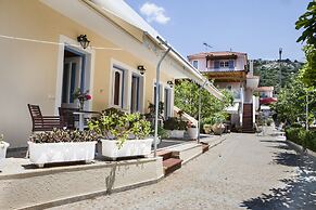 Tzivras Villa & Apartments