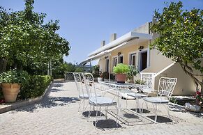 Tzivras Villa & Apartments