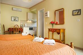 Tzivras Villa & Apartments