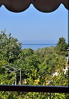 Tzivras Villa & Apartments