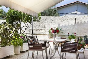 Tzivras Villa & Apartments