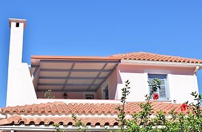 Tzivras Villa & Apartments