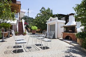 Tzivras Villa & Apartments