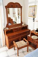 Tzivras Villa & Apartments