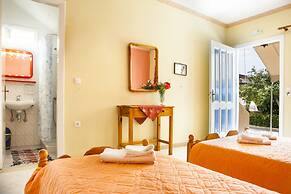 Tzivras Villa & Apartments