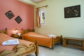 Tzivras Villa & Apartments