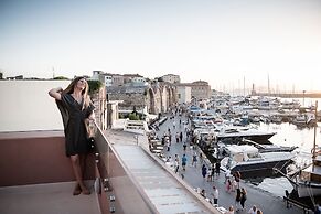 Avra Apartments Venetian Harbour