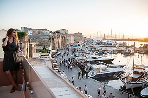 Avra Apartments Venetian Harbour