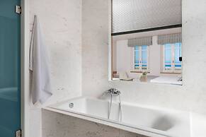 Avra Apartments Venetian Harbour