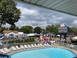 Colonial Motel