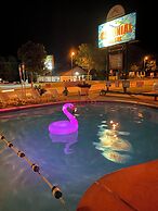 Colonial Motel