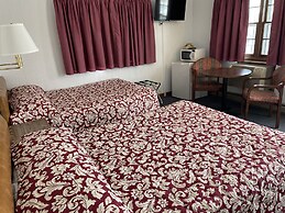 Colonial Motel