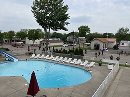 Colonial Motel