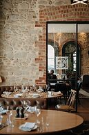 The Crafers Hotel