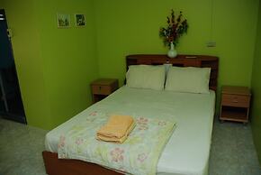 Blue Lagoon Guest House and Bar