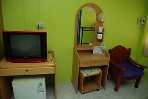 Blue Lagoon Guest House and Bar