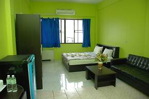 Blue Lagoon Guest House and Bar