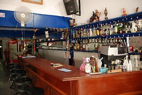 Blue Lagoon Guest House and Bar